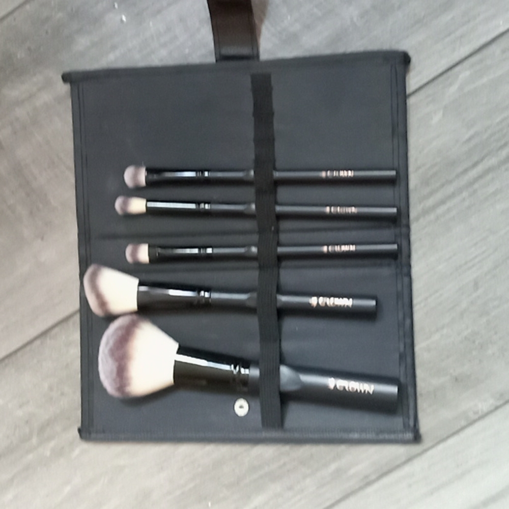 CROWN PRO Set of brushes